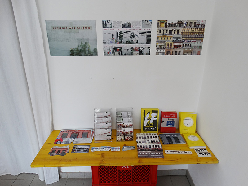 Permafurie booklet table